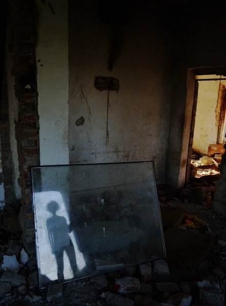 Mindent beborító törmelékhegyek