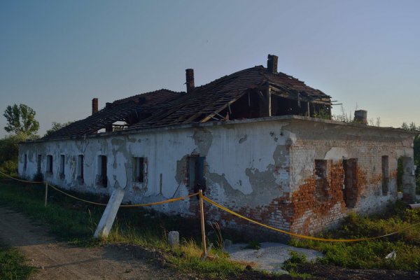 48.130208, 20.804273